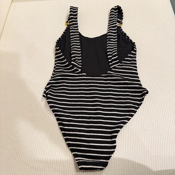 New Look Women’s Ribbed One Piece Swimsuit Striped Black & White Minimalist sz S - Picture 8 of 12